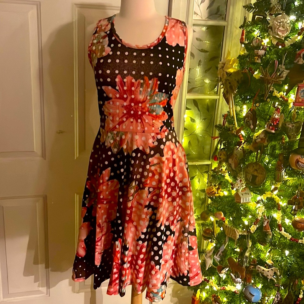 Lularoe dress style Nicki size M nwt